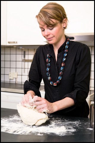 How to knead dough